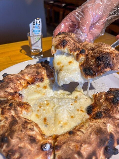 BURRATA 피자, 카페, 이자카야 — 오키나와 맛집
